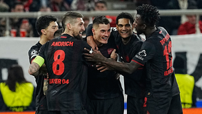 Patrik Schick festeja com os companheiros de equipa o golo apontado ao Olympiacos