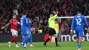 Não se viu na TV: árbitro ativou protocolo antirracismo no Benfica-Real Madrid e houve quem aplaudisse