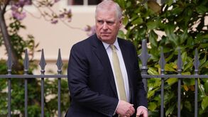 Ex-príncipe André foi detido esta manhã por suspeita de má conduta em cargo público