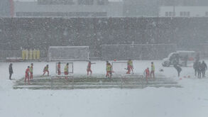 Imagens impressionantes: Bayern Munique treinou sob forte nevão 
