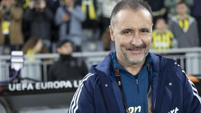 Vítor Pereira entrou a ganhar pelo Nottingham Forest