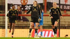 Jogadoras do Manchester United celebram apuramento na Liga dos Campeões feminina