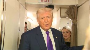 «Ele deu informações confidenciais»: Trump reage a declarações de Obama sobre a existência de extraterrestres