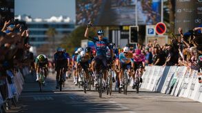 Volta ao Algarve: Paul Magnier bisa com vitória em Lagos antes da decisão do Malhão