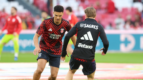 Bah e Schjelderup durante o aquecimento no Estádio da Luz