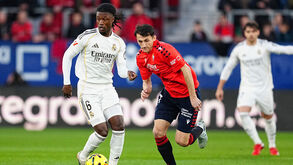Momento do jogo entre o Osasuna e o Real Madrid