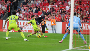 Cruzamento de José Neto no Benfica-AVS SAD