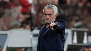 José Mourinho durante o Benfica-AVS