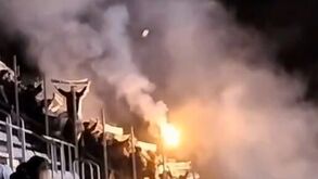 O momento em que o Sp. Braga-V. Guimarães é interrompido devido ao lançamento de tochas