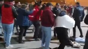 Tensão na Pedreira entre adeptos do Sp. Braga e a PSP: intervenção policial derrubou um apoiante arsenalista