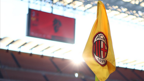 Bandeirola de canto do Estádio San Siro, em Milão