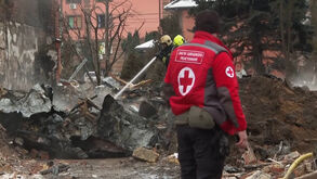 Ataque com mísseis e drones atinge subúrbios de Kiev e causa uma morte