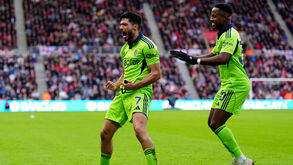 Raúl Jiménez bisa frente ao Sunderland