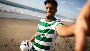 Luís Guilherme foi apresentado... na praia, a fazer lembrar a sua terra natal, Aracaju, no Estado de Sergipe