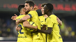 Villarreal apanha susto mas vence