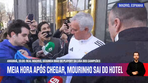Mourinho sai do hotel em Madrid em carro de luxo meia hora depois de chegar: à porta estavam muitos adeptos