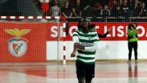 Zicky Té frente ao Benfica para a Liga dos Campeões