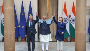 António Costa, Narendra Modi e Ursula von der Leyen na formalização do acordo comercial UE-índia, em Nova Deli