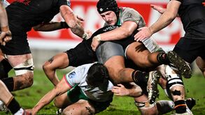 José Madeira lidera equipa dos Lobos num jogo de râguebi.
