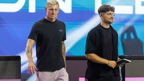 Kroos treina equipa Sub-8 em Valdebebas, Madrid.
