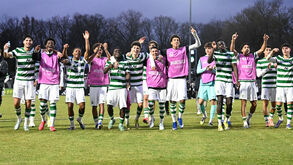Jogadores do Sporting festejam a vitória sobre o E. Frankfurt