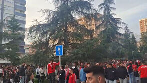 Adeptos do Benfica concentram-se em Madrid antes de irem para o Bernabéu