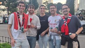 Confiança até ao fim: Grupo de benfiquistas viajou para Madrid sem bilhete para tentar a sorte