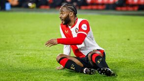 Sterling recebe apoio após críticas