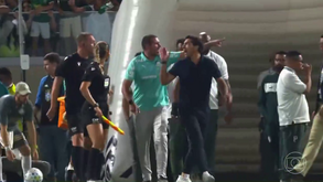 Abel Ferreira de cabeça perdida com o 4.º árbitro acaba expulso já depois do Palmeiras-Fluminense