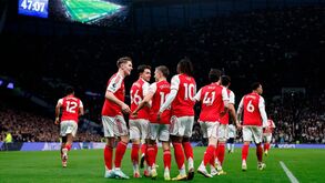 Craque do Arsenal recorda troca de camisolas