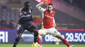 Beni Mukendi e João Moutinho em ação