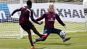 Joe Hart treina guarda-redes em Shrewsbury Town