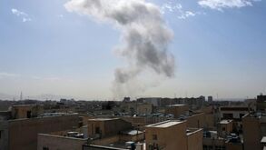 Médio Oriente fecha espaços aéreos e companhias suspendem voos após ataques ao Irão