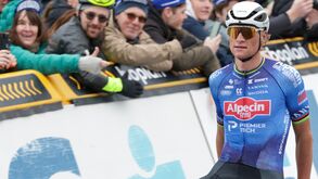 Van der Poel vence Omloop Nieuwsblad