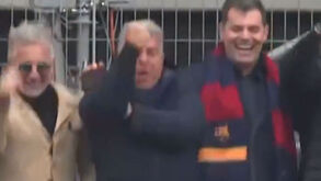 O gesto obsceno de Laporta no Barcelona-Villarreal que está a dar que falar em Espanha 