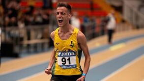 Italiano Francesco Fortunato bate recorde mundial dos 5.000 metros marcha em pista curta