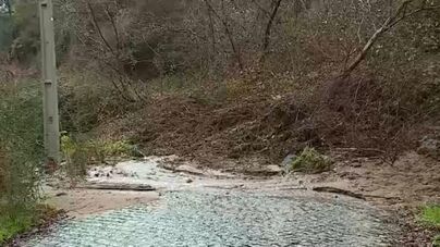 Estrada cortada devido a derrocada em Guimarães