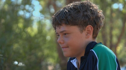 Rapaz de 13 anos nada quatro horas e salva família à deriva no mar na Austrália