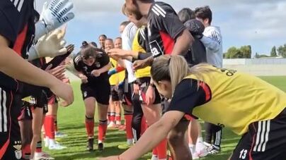 Pauleta vai ao 'túnel' no treino do Benfica após ser convocada pela primeira vez para a Seleção Nacional