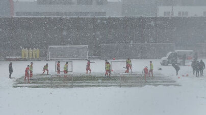 Imagens impressionantes: Bayern Munique treinou sob forte nevão 