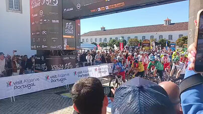 "Anda, João!": a partida da 5.ª e última etapa da Volta ao Algarve