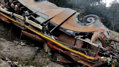 Acidente de autocarro com turistas faz pelo menos 19 mortos no Nepal