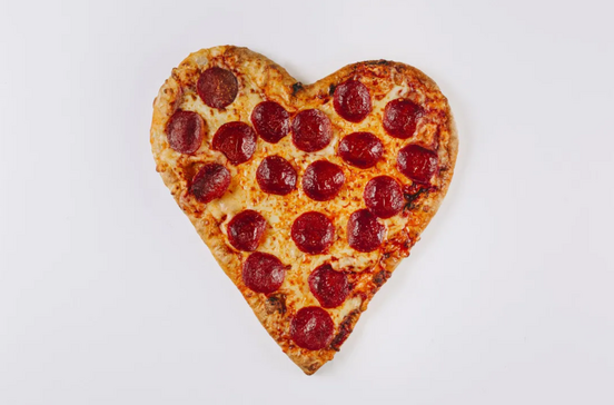 Pizza de pepperoni em forma de coração