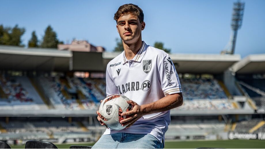 Rodrigo Duarte reforça o P. Ferreira, cedido pelo V. Guimarães.
