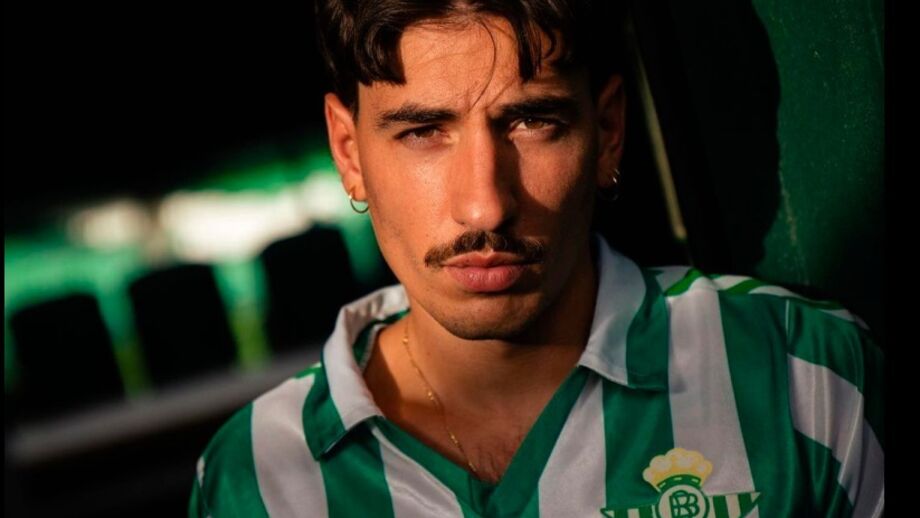 Bellerín, antigo jogador do Sporting, destaca-se dentro e fora de campo