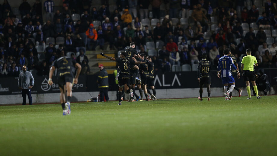 Jogadores do Casa Pia fazem a festa frente ao FC Porto