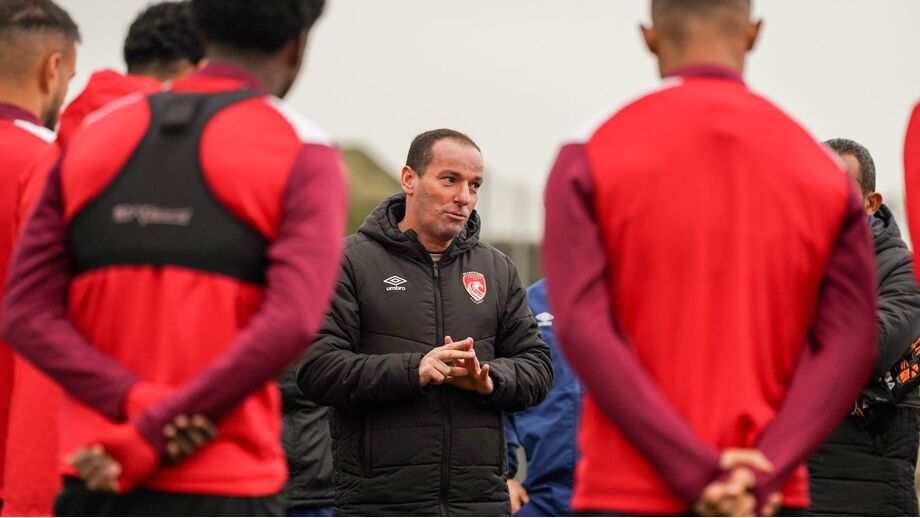 Petit orienta treino no Santa Clara