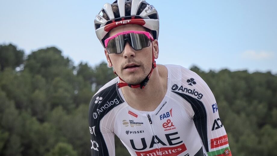 João Almeida sofre no regresso à competição