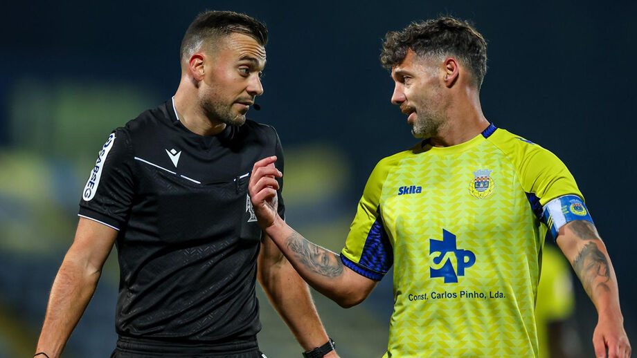 Motivos pessoais inviabilizaram acordo entre David Simão e Farense