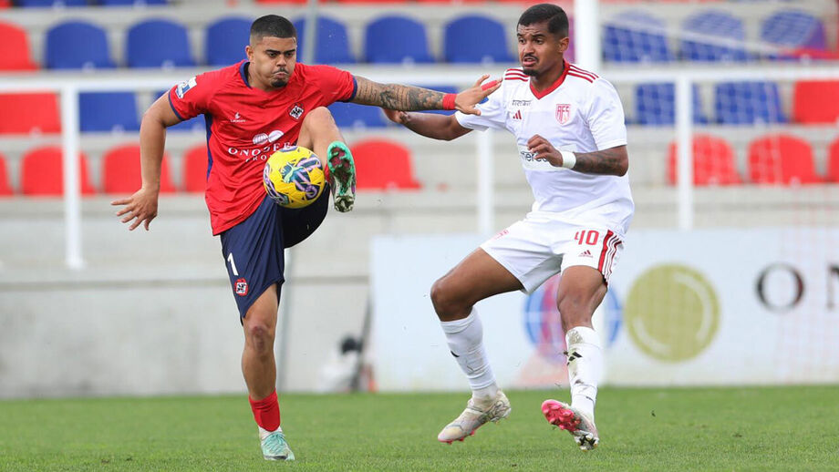 Clayton Sampaio ao serviço do AVS SAD (à direita)